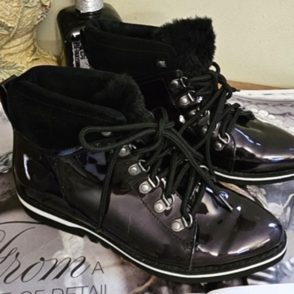 New Johnston & Murphy Black Patent Glossy Leather Fur Lined Boots 🥾